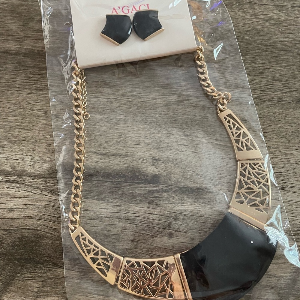 A’GACI Women’s jewelry necklace /earring black/Gold set-NWT